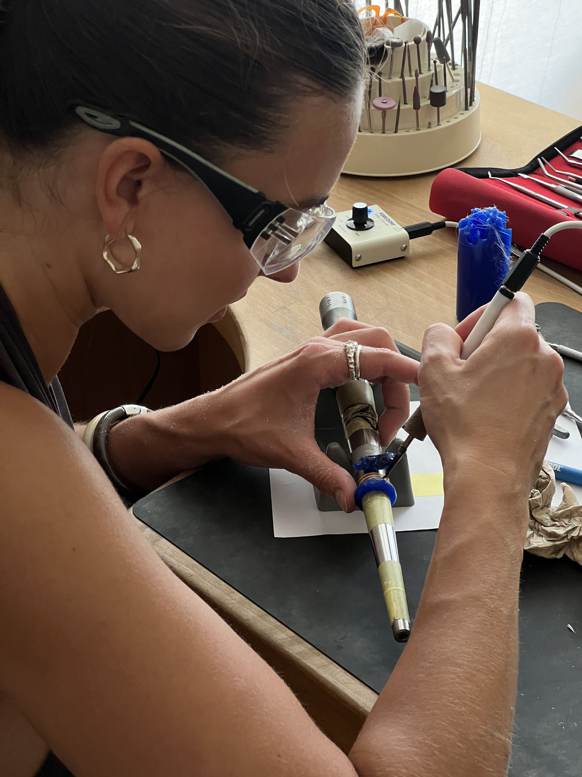 Wachsring modellieren und schmelzen im Schmuckworkshop in Hamburg