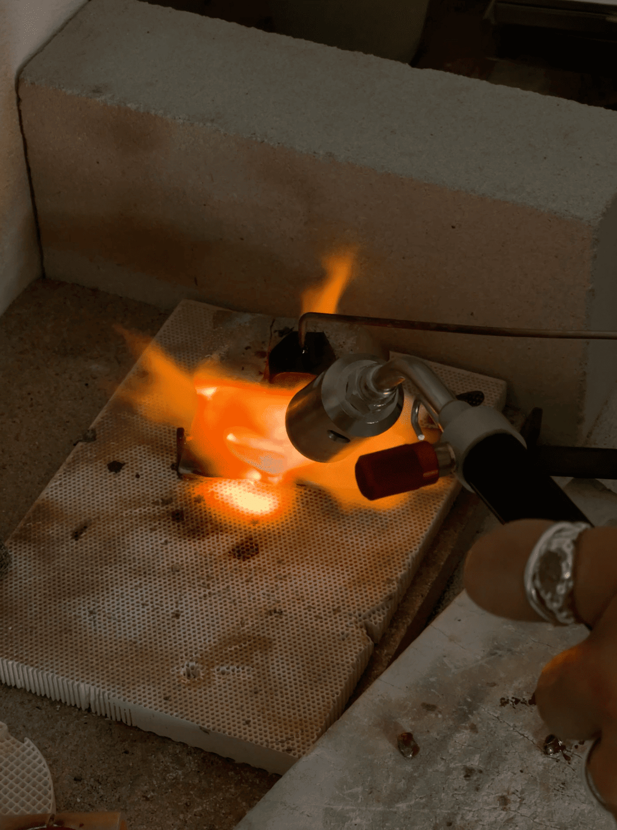Silber schmelzen beim Silver Casting Workshop in Hamburg-Altona