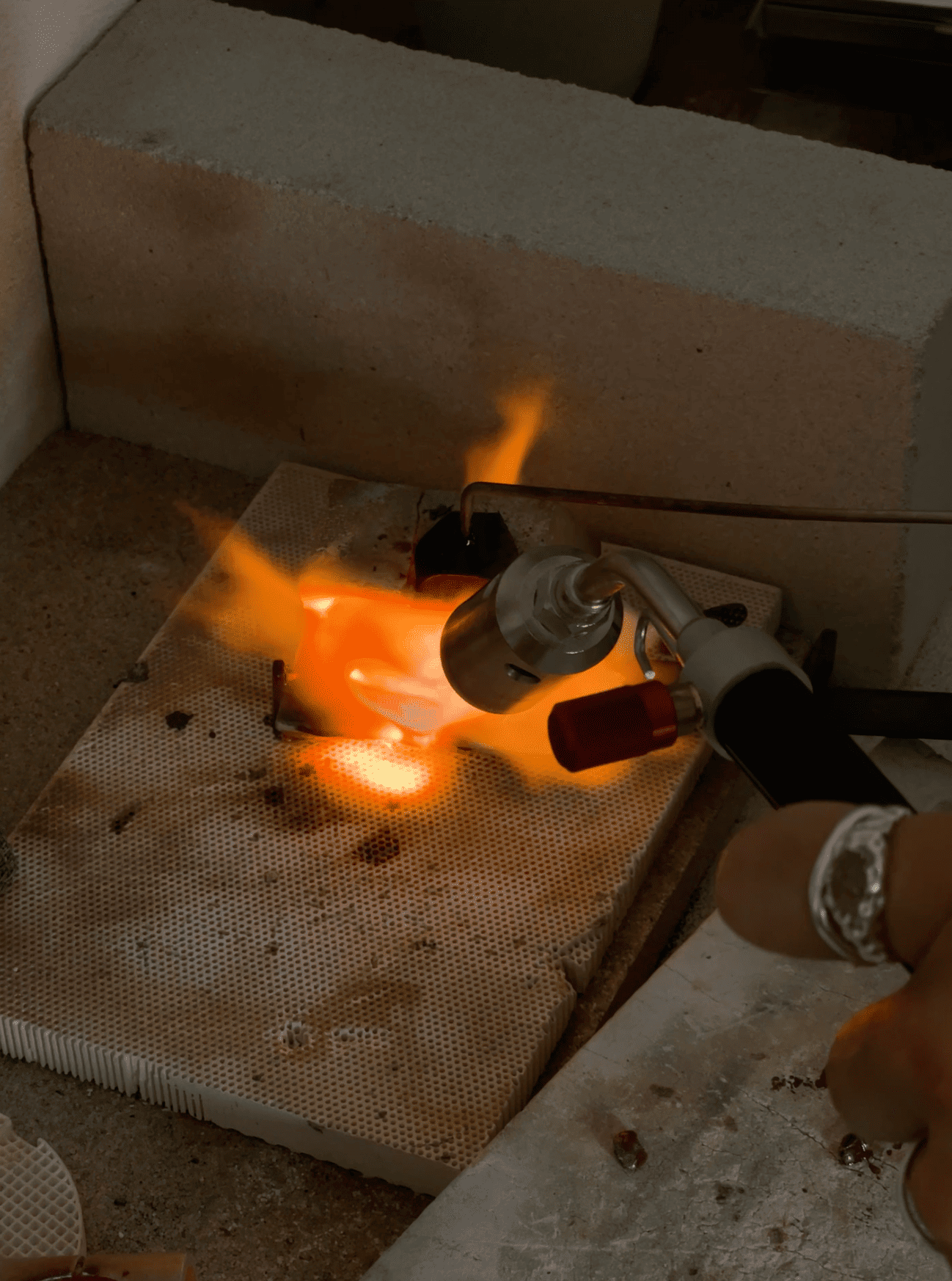 Silber schmelzen beim Silver Casting Workshop in Hamburg-Altona